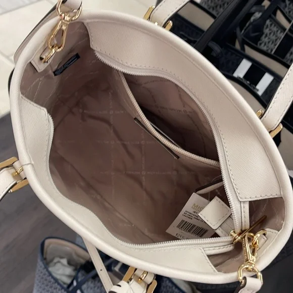 Michael Kors Jet Set Travel Extra-Small Top-Zip Tote Carryall  Bag
Light Cream - Picture 10 of 16